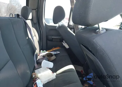 2010 Chevrolet Silverado 1500 Ls z USA, uszkodzony, nr VIN 1GCSCREA3AZ240775